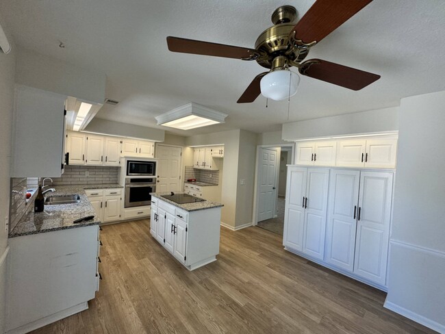 Building Photo - 8522 Westgate Dr