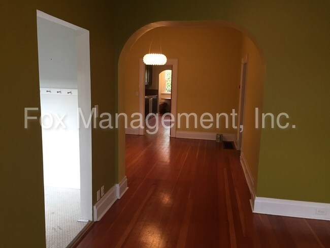 Building Photo - 523 NE Knott St