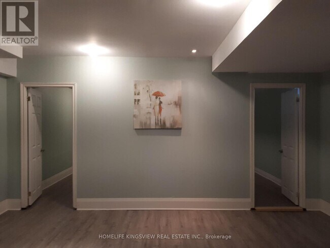 Photo du bâtiment - 18 Corvette Ave