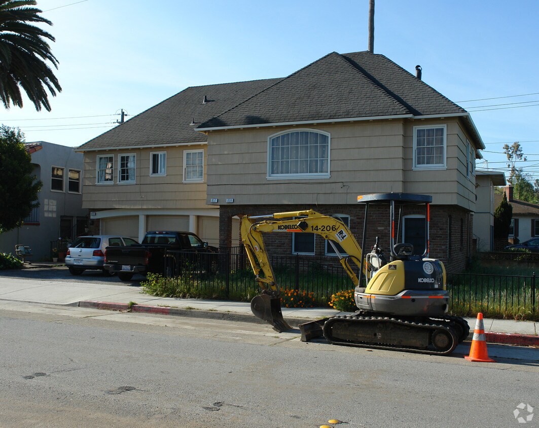 Building Photo - 855 Rollins Rd