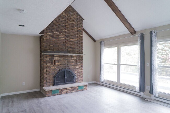 Building Photo - 3222 Evergreen