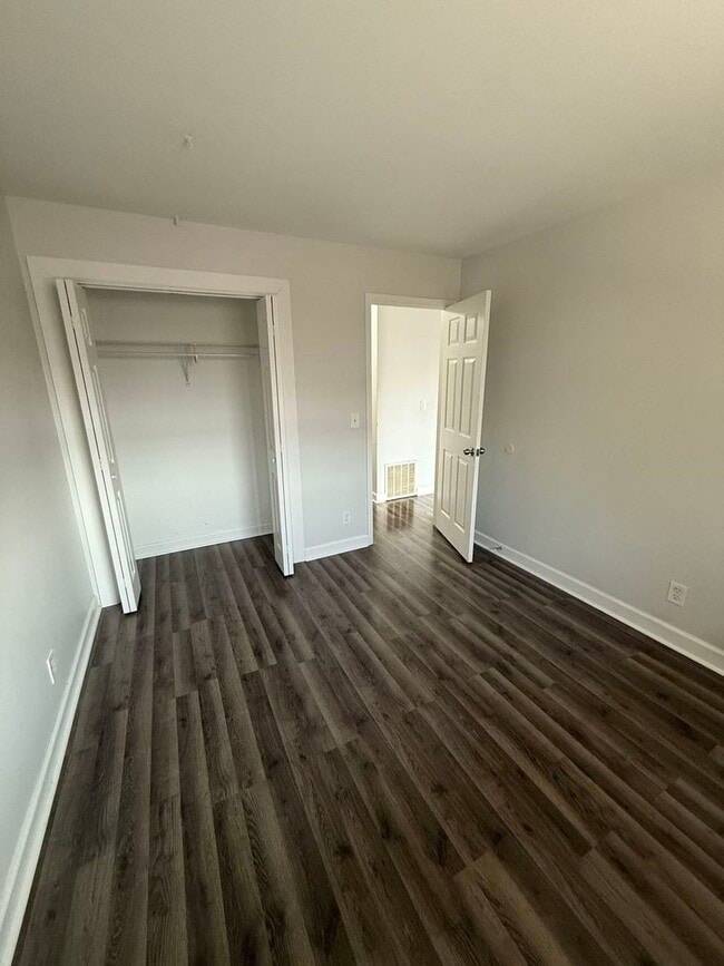 Foto del edificio - 625 N Elmwood Dr