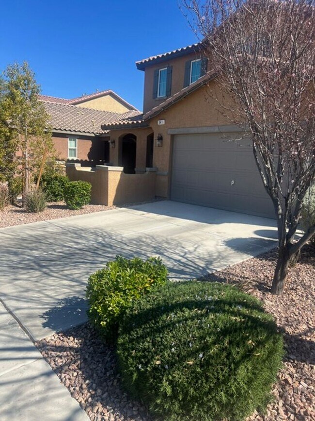 Building Photo - A Fabulous 5 Bedroom Home in Henderson (2 ...