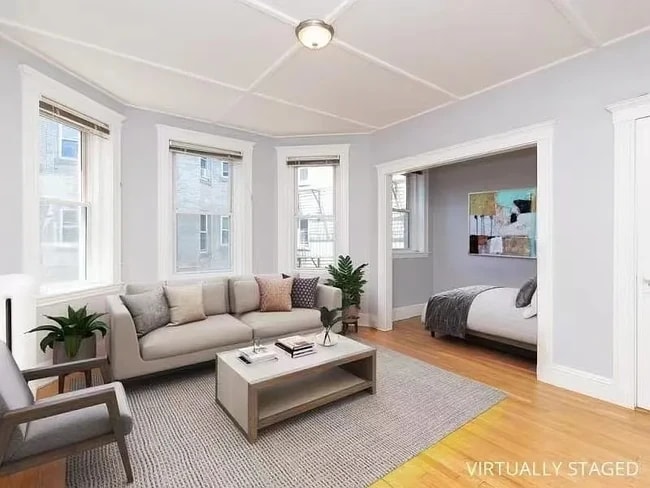 Building Photo - 131 Park Dr