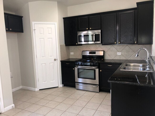 Foto del edificio - Beautiful 3/2 Single Story Home in New Bra...