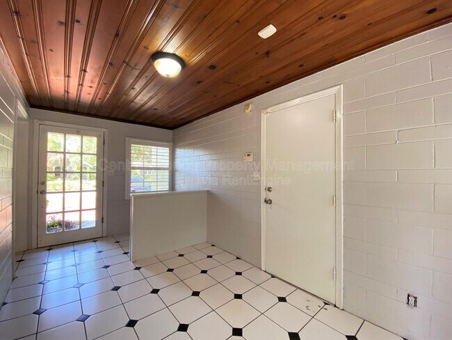 Foto del edificio - 256 E Crystal Lake St