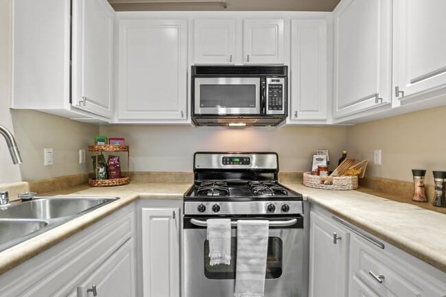 Interior Photo - Madison Hancock Park