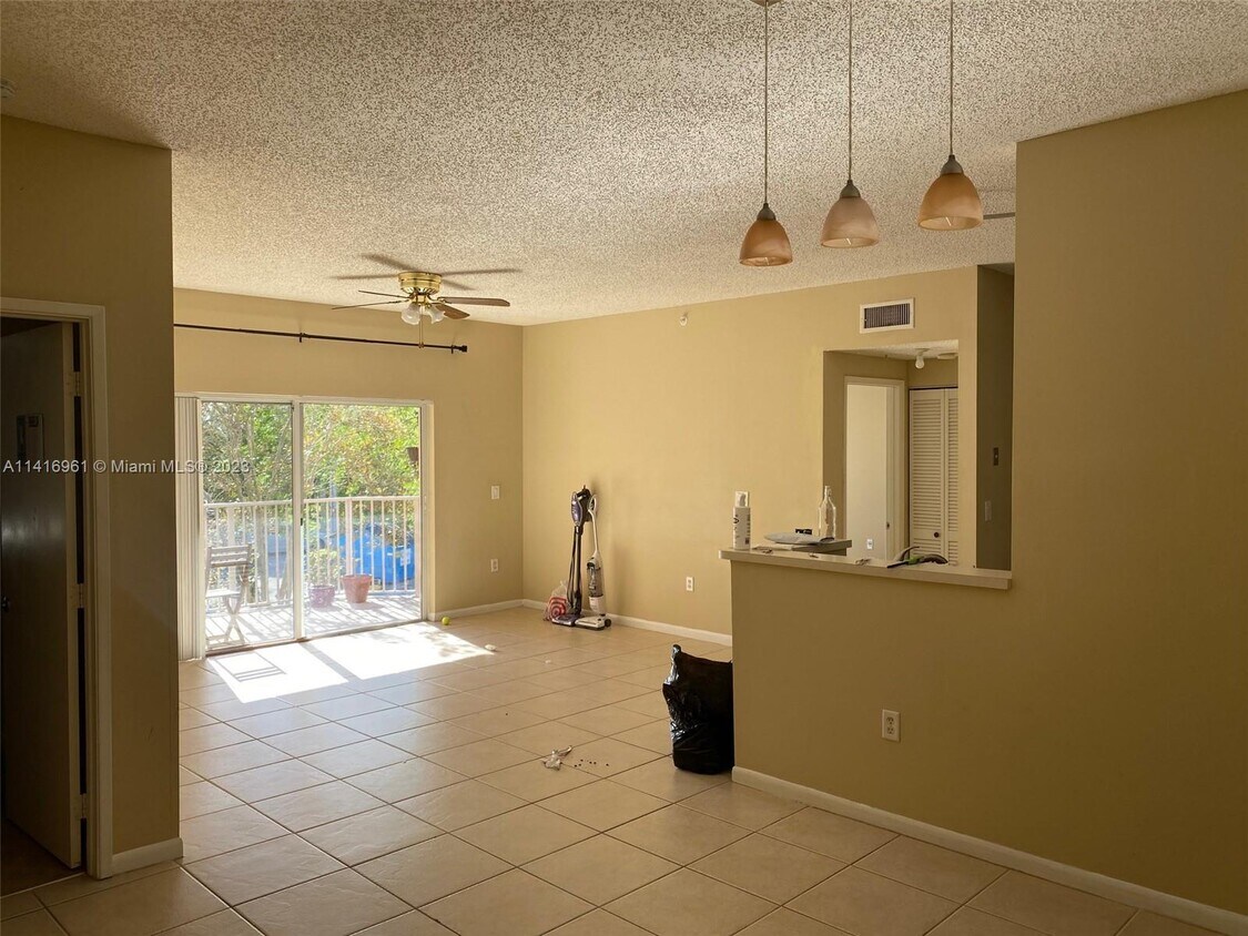 6952 SW 39th St Unit C204, Davie, FL 33314 Condo for Rent in Davie