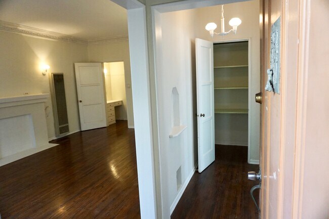 Foto del edificio - 5432 Russell Ave