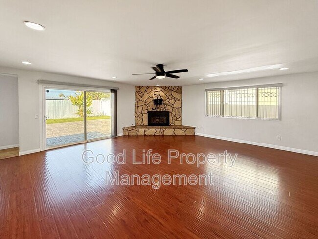 Building Photo - 818 Hemlock Ave