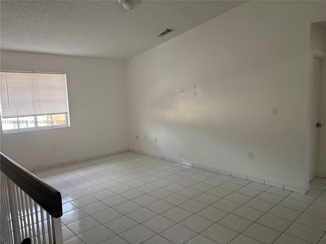 Foto del edificio - 2258 W 74th St