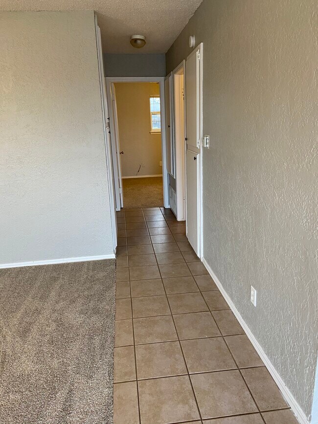 Pasillo - 609 S 6th St