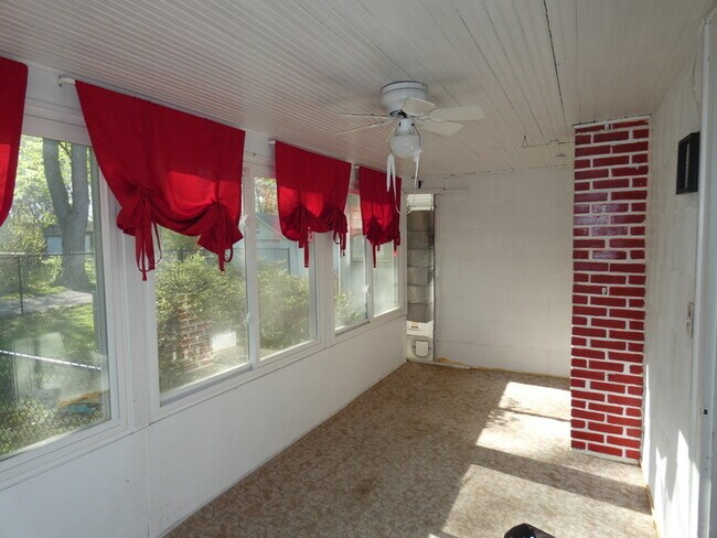 Foto del edificio - Darling home-Sunroom-809 Lindburg Dr, Kans...