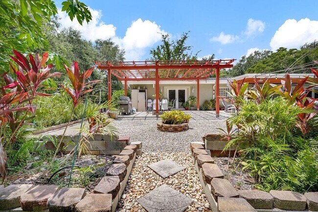 Foto del edificio - 6551 SW 126th St