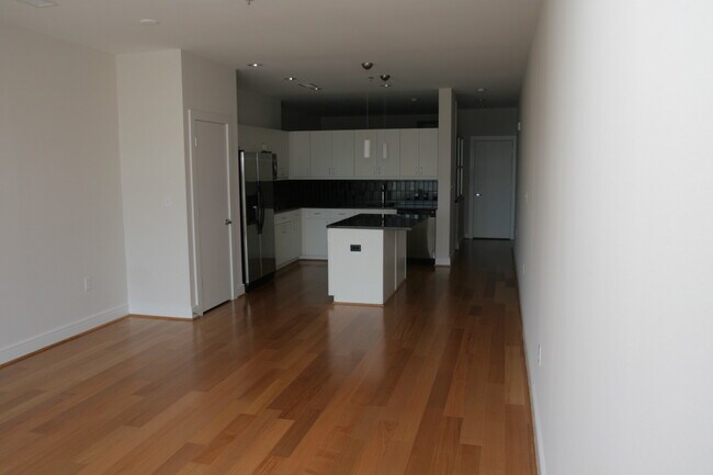 bright modern kitchen loads of cupboards - 333 W Trade St