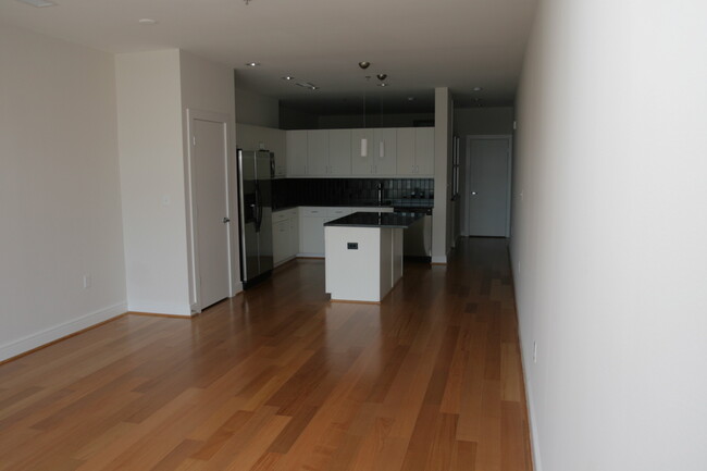 bright modern kitchen loads of cupboards - 333 W Trade St