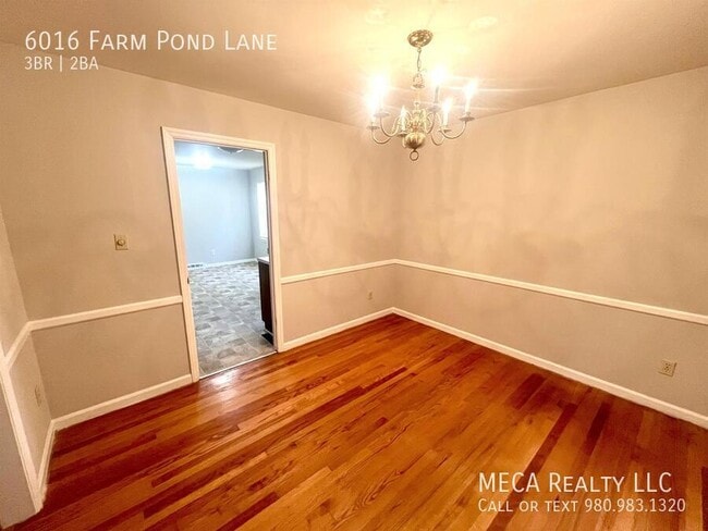 Foto del edificio - 6016 Farm Pond Ln