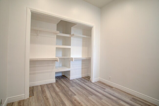 Building Photo - 4318 Mesa St