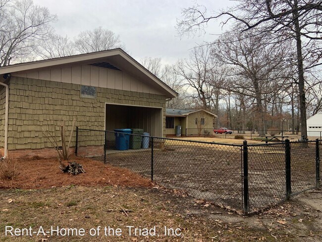 Building Photo - 3 br, 2 bath House - 405 Brightwood Church...