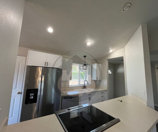 Building Photo - Updated Single Level Home