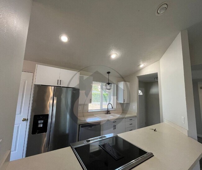 Foto del edificio - Updated Single Level Home