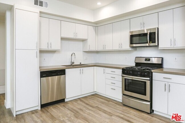 Foto del edificio - 744 Hartford Ave