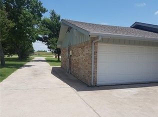 Building Photo - Enjoy the country life style on  3 Acres land