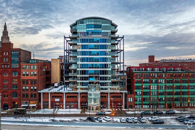 Foto del edificio - Pinnacle Condominiums