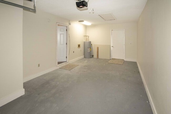 Foto del edificio - 6600 Woodcock Cir