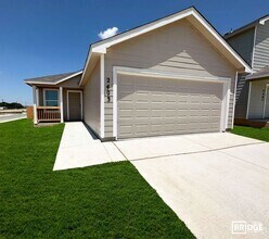 Building Photo - 2403 Lake Hls