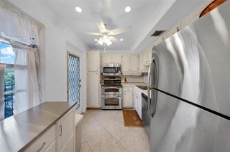 Building Photo - 3000 N Palm Aire Dr