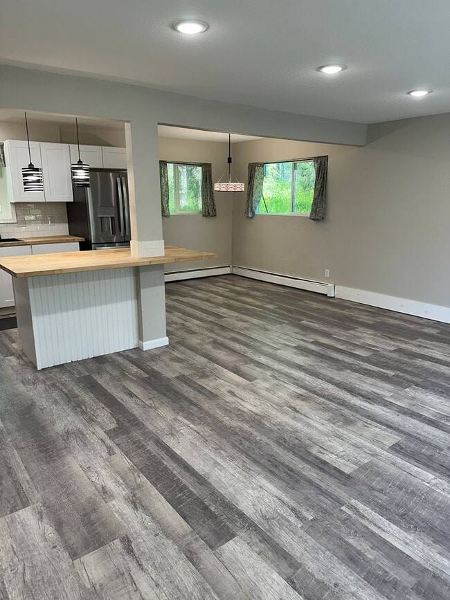 Building Photo - 14716 W Lake Ridge Dr