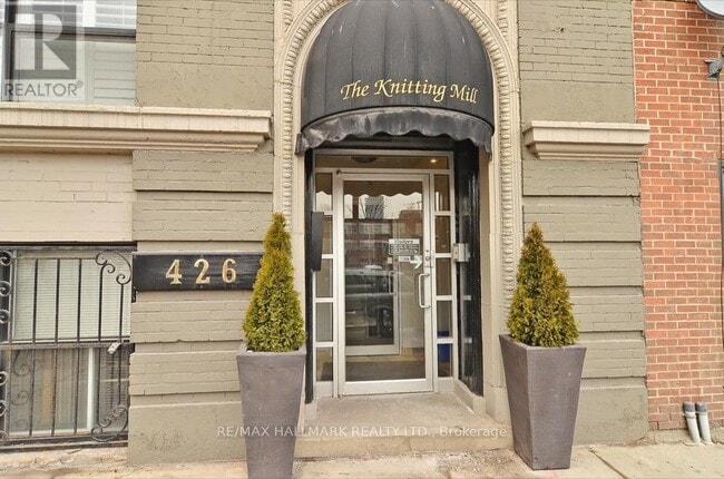 Building Photo - 426 Queen St E