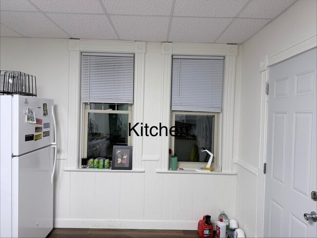 Building Photo - 10 E 5th St