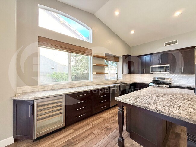 Foto del edificio - 444 E Baylor Ln