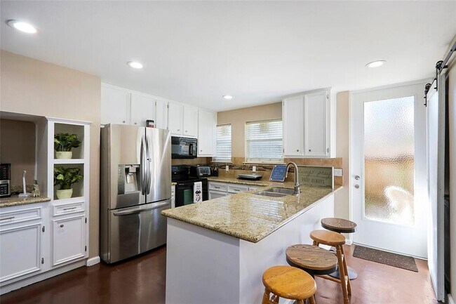 Foto del edificio - 3 Lakeway St