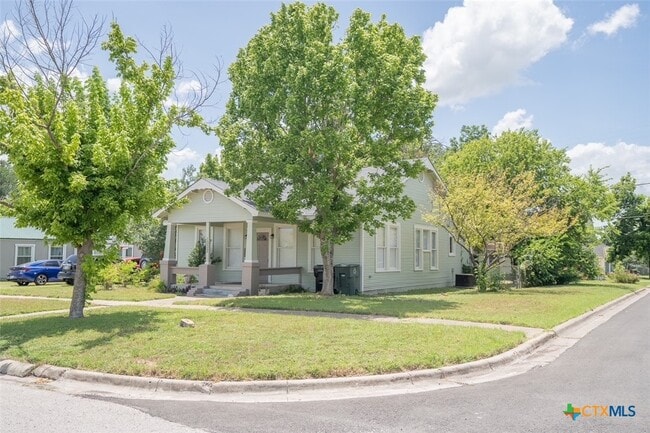 Building Photo - 1002 S 13th St