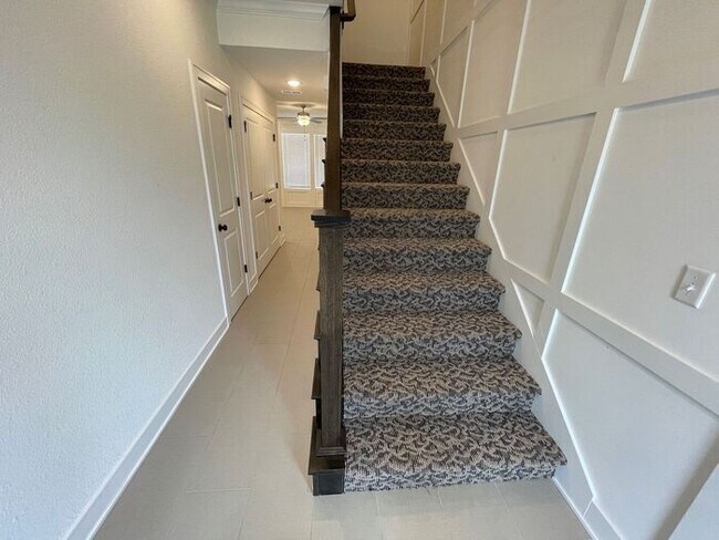 Building Photo - Beautiful 3 Bedroom, 2.5 Bathroom, 2 Car G...