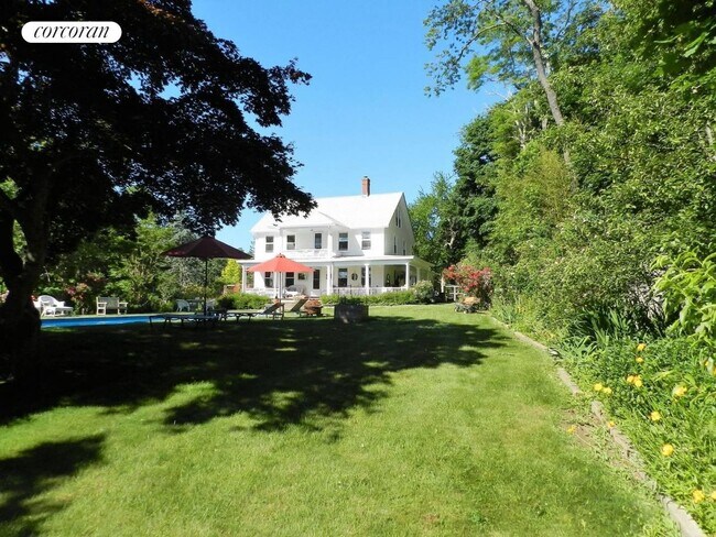 Building Photo - 10 Sleepy Hollow Rd