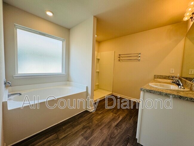 Foto del edificio - 4011 Silver Spur Rd