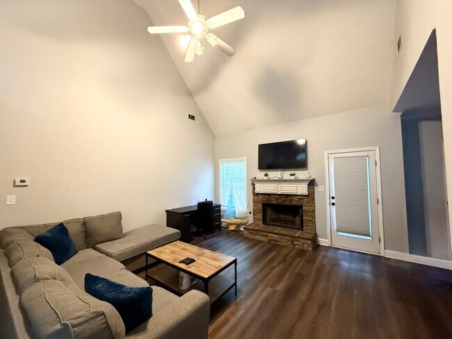 Foto del edificio - 158 River Park Cir