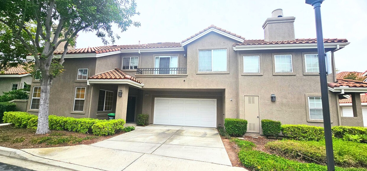 Primary Photo - Gorgeous 2Bed 2 car garage with Laundry- P...