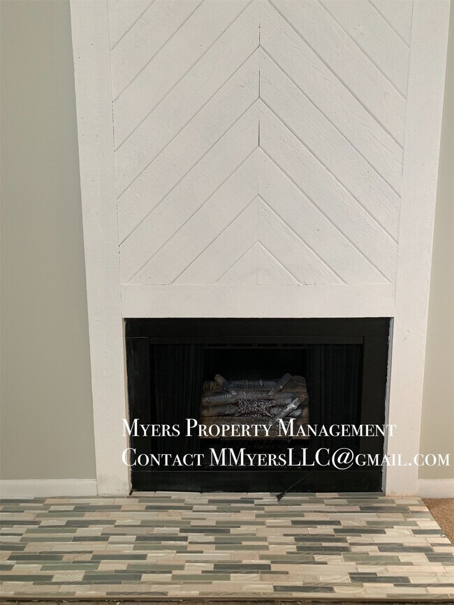 Foto del edificio - 4500 Sharon Chase Dr