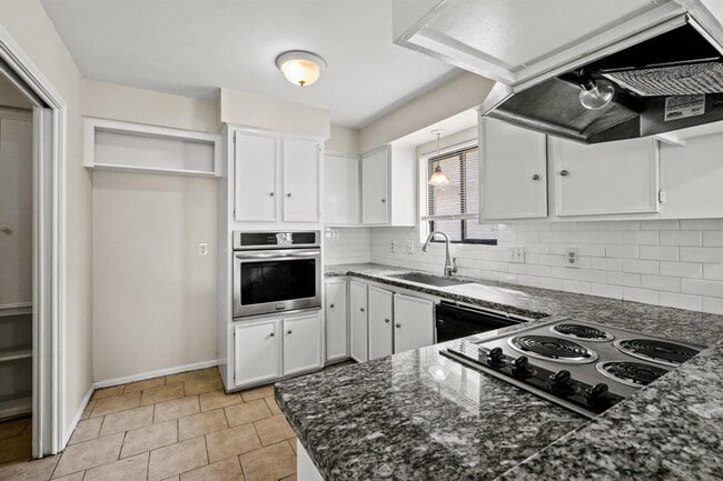 Building Photo - 13730 Piping Rock Ln