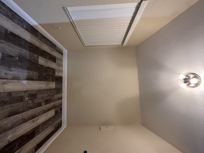 Foto del edificio - 2803 N Oakland Forest Dr