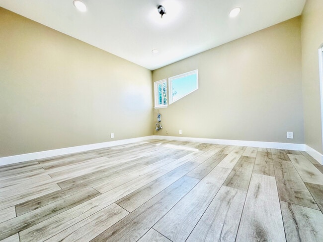 Building Photo - 9382 Bixby Ave