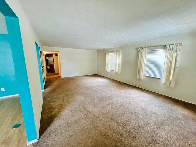 Gran sala de estar - 3131 Hassler St