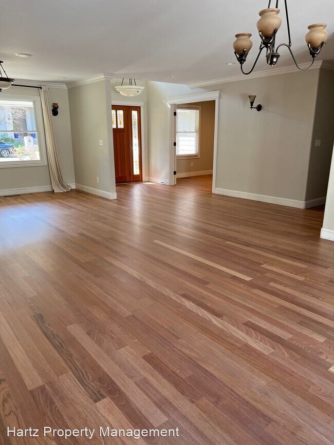 Building Photo - 4 br, 3.5 bath House - 2646 Lunada Lane