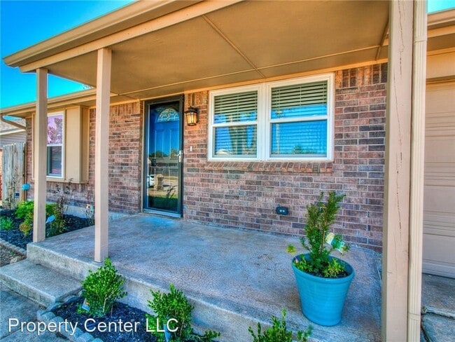 Building Photo - 3 br, 1 bath House - 664 SW 12th St