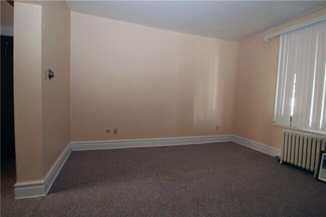 Building Photo - 368 N Evaline St